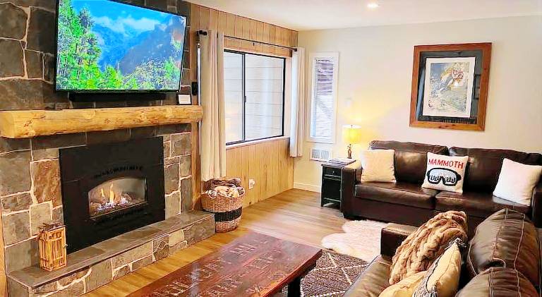 MSRC28 - Cozy Ski Condo - Walk to Canyon - Dog Friendly in Mammoth Lakes, CA