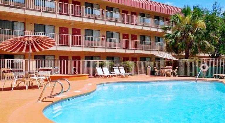 Red Roof Inn Corpus Christi South — photo 4