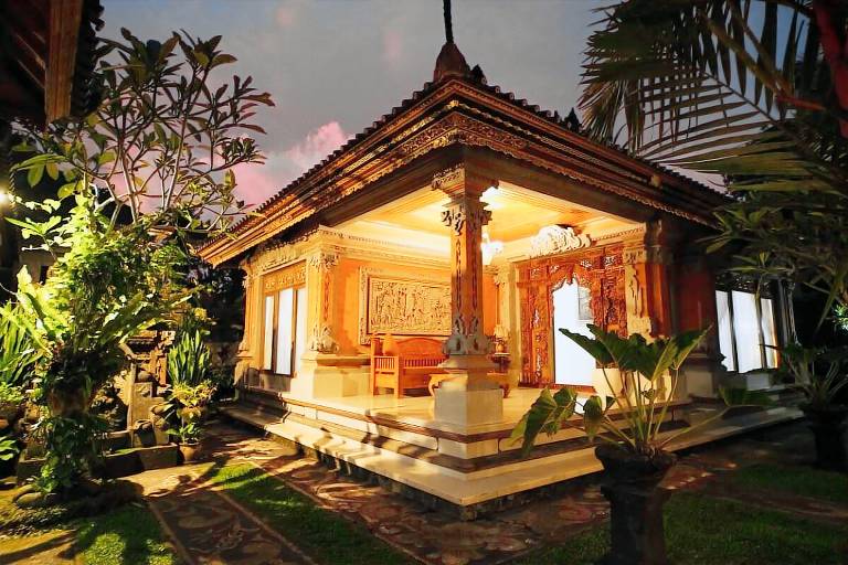 Beautiful vacation home with patio, garden & jacuzzi | Good for workation | Dogs allowed in Tegallalang