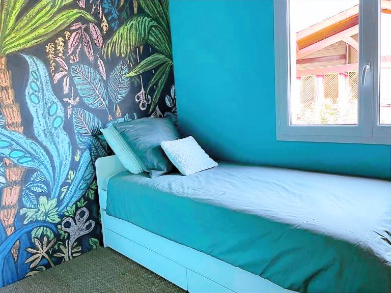 Vacation home with terrace, private pool & garden — photo 4
