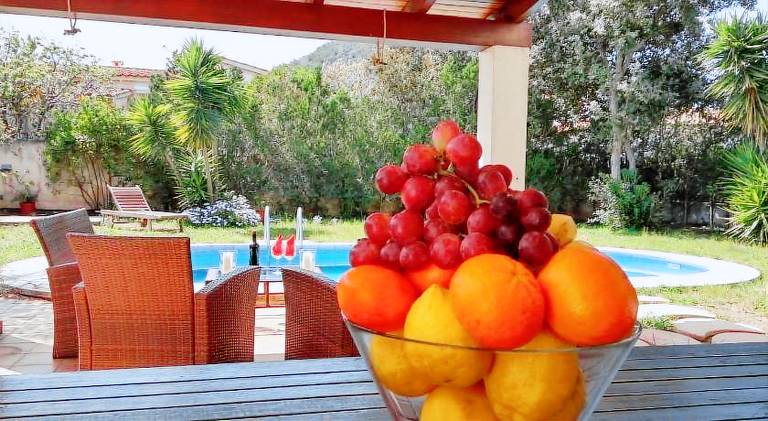 Vacation home with private pool, yard & grill — photo 5