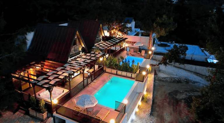 Villa with hot tub, terrace & private pool — photo 4
