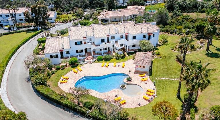 Spacious vacation home with pool | Dogs allowed — photo 4