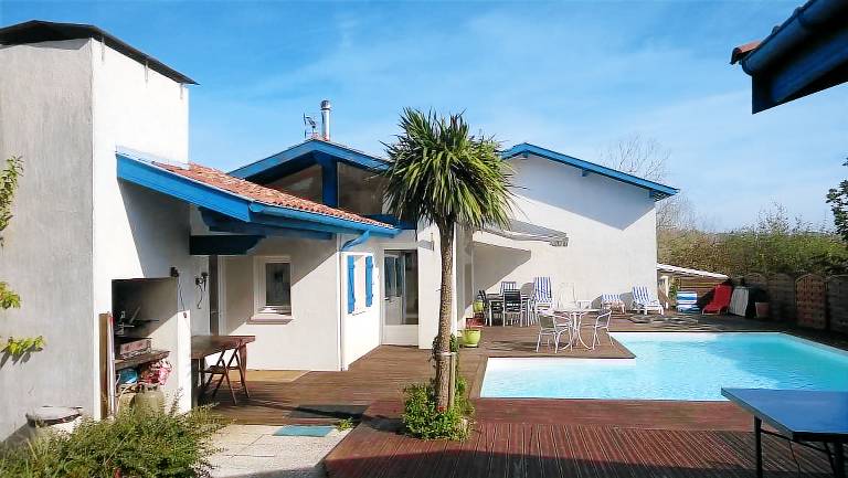 House with barbeque, jacuzzi & fast internet | Garden view | Perfect for remote work in Bayonne