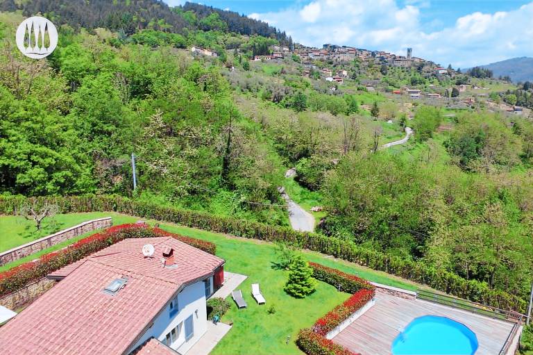 Family-oriented house with garden, hot tub & patio | Panoramic view | Dogs allowed — photo 5