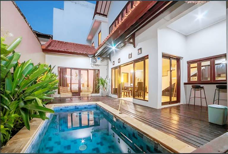 Villa with pool & yard in Canggu