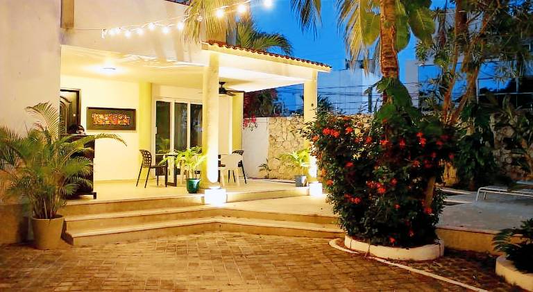 Vacation home with pool — photo 3