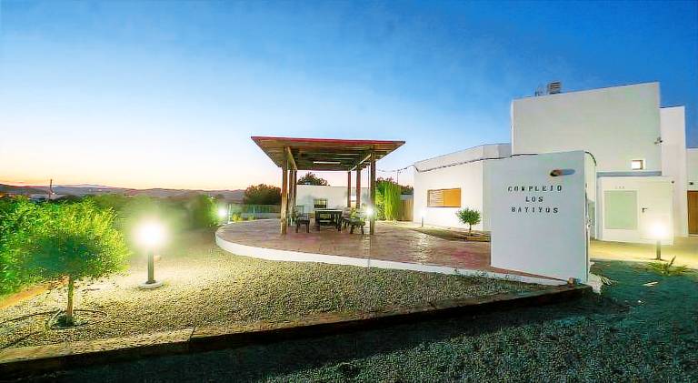 Holiday apartment with patio & yard in Nijar
