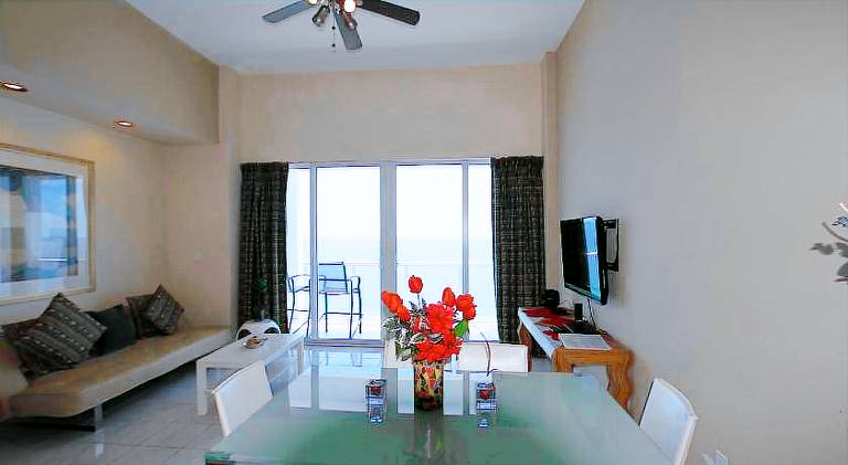 Castle Ph2 Balcony Oceanfront Condo, Beach Access, Pool, Tennis, Free Parking — photo 3