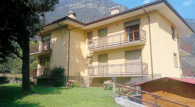 Rental apartment with BBQ, yard & terrace — photo 3