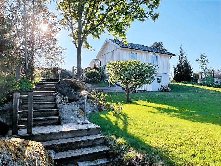 Large house with pool and close to the sea — photo 2