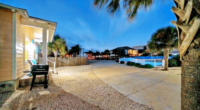 Pleasant vacation home with pool | Pet-friendly — photo 3