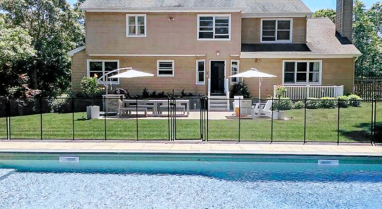 Vacation home with pool — photo 5