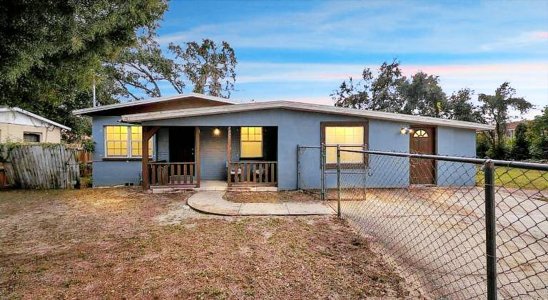 Charming vacation home | Dogs allowed in Tampa, FL