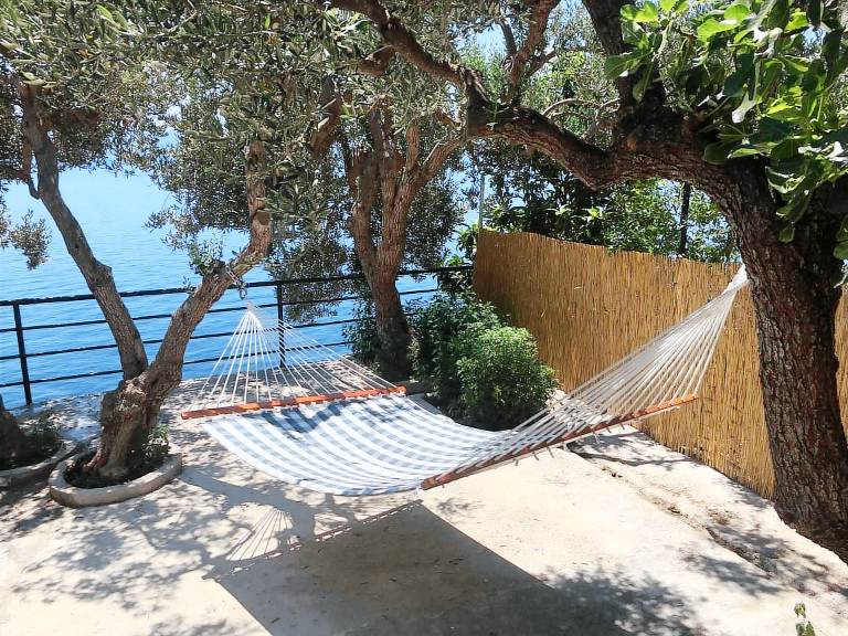 Apartment with BBQ & patio — photo 3