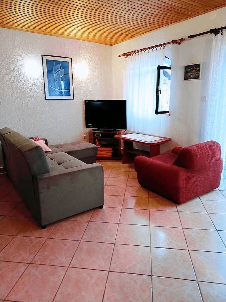 Apartment with patio & grill — photo 4