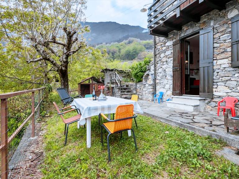 House with garden & barbeque | Mountain view in Sondrio