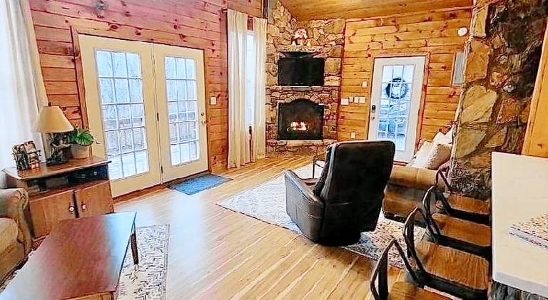 House with jacuzzi | Pets are welcome — photo 2