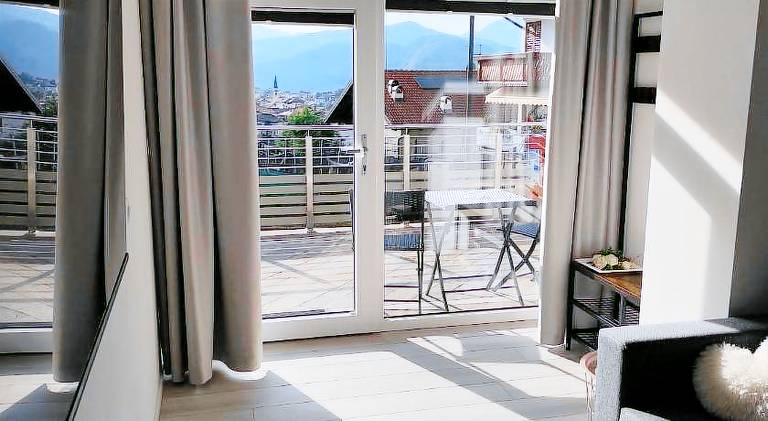 Fully equipped beautiful apartment with patio | Pets allowed — photo 2