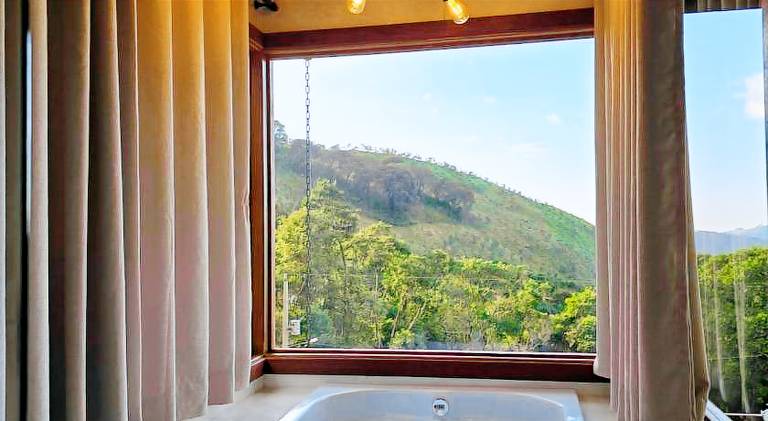 Lodge with garden & hot tub | Pets allowed — photo 3