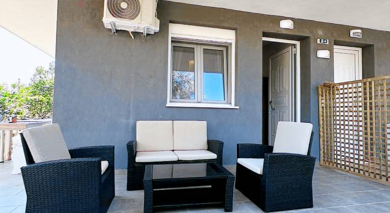 Rental apartment with terrace & garden — photo 3