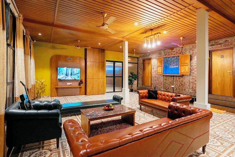 Villa with pool & yard | Pets are welcome — photo 3