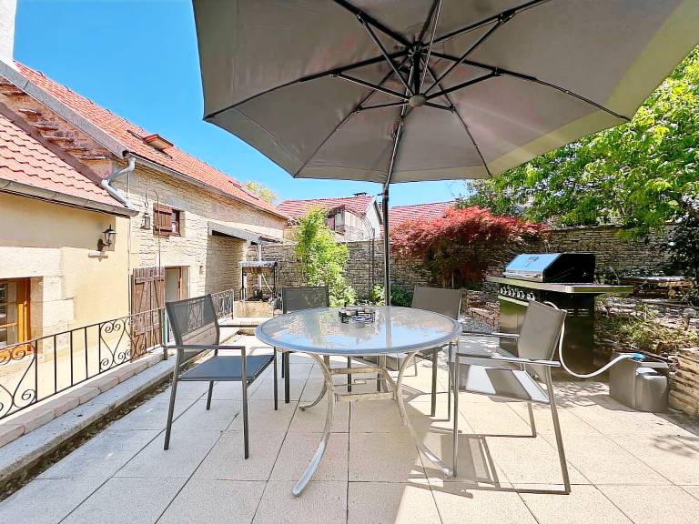 Authentic Stay in Burgundy: Charming House & Fireplace in Troyes