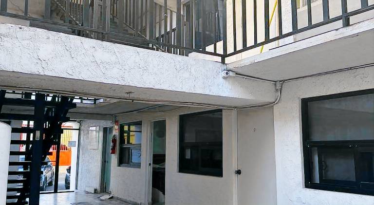 Apartment with patio — photo 4