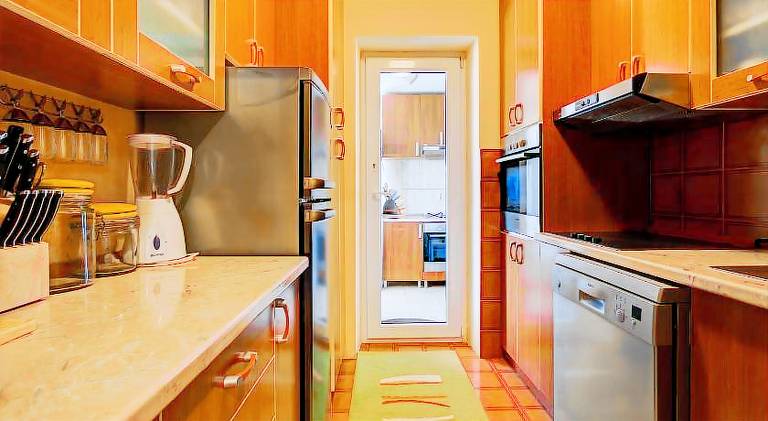 Apartment with terrace, grill & yard — photo 3