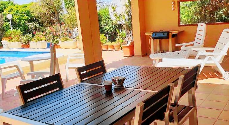 Rental apartment with private pool, yard & barbeque — photo 4
