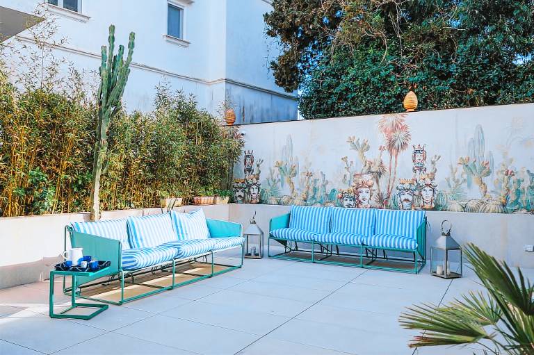Villa with terrace & yard | City view — photo 4