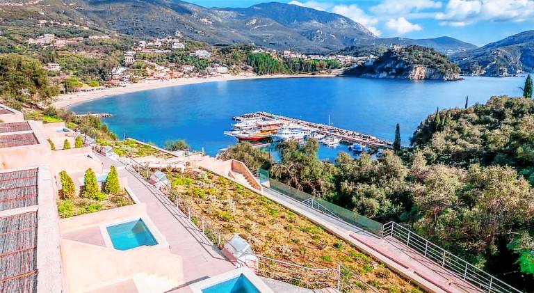 Wonderful serviced apartment with garden & terrace | Beach nearby | Dogs allowed in Parga