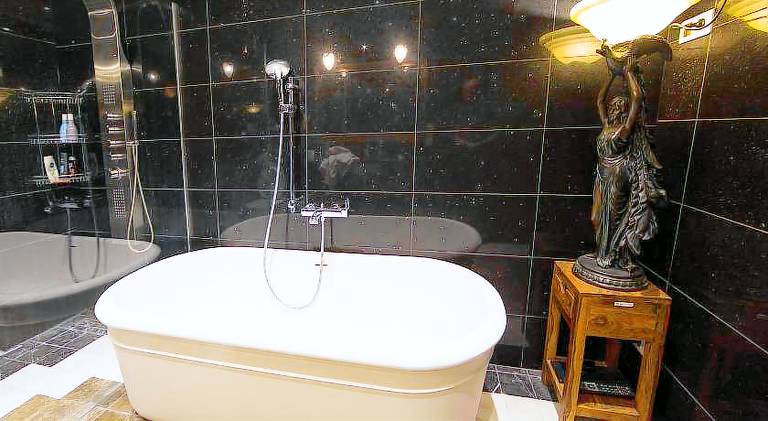 Big holiday apartment with hot tub | Next to the beach | Perfect for remote work | Pet-friendly — photo 2