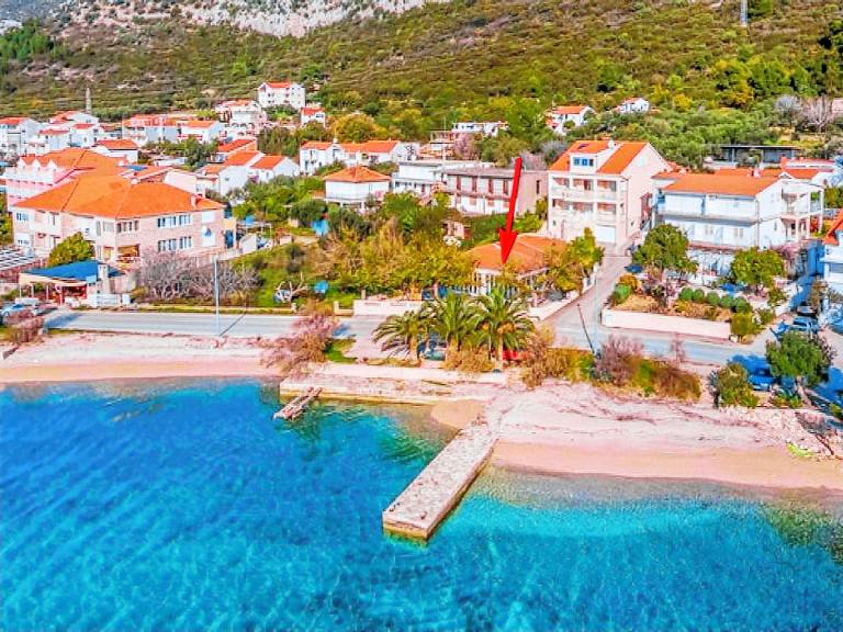 Fully equipped charming villa with terrace, yard & private pool | Sea view | Close to the beach | Pets are welcome in Makarska