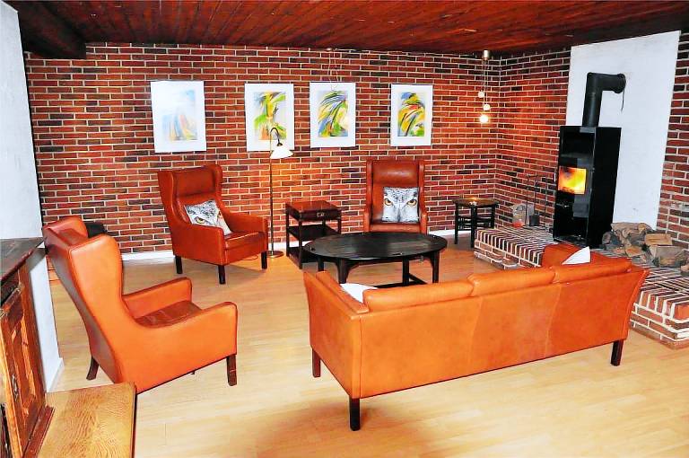 House with patio & yard — photo 4
