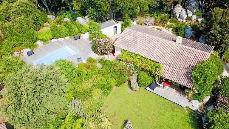 Gite with heated pool, BBQ & patio | Mountain view — photo 2