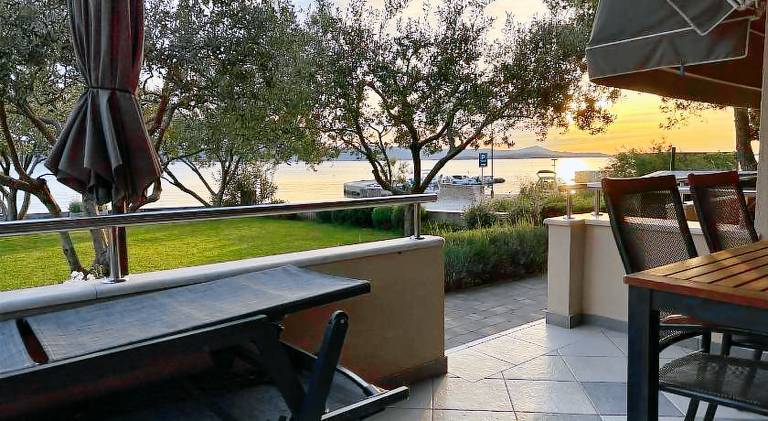 Spacious holiday apartment with terrace, barbeque & garden | Next to the beach | Dogs allowed — photo 3