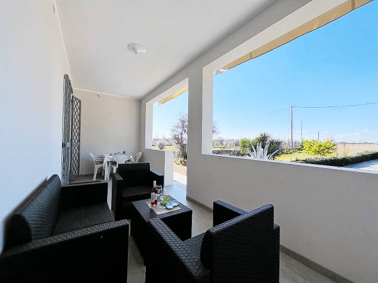 Villa with barbecue, garden & jacuzzi — photo 4