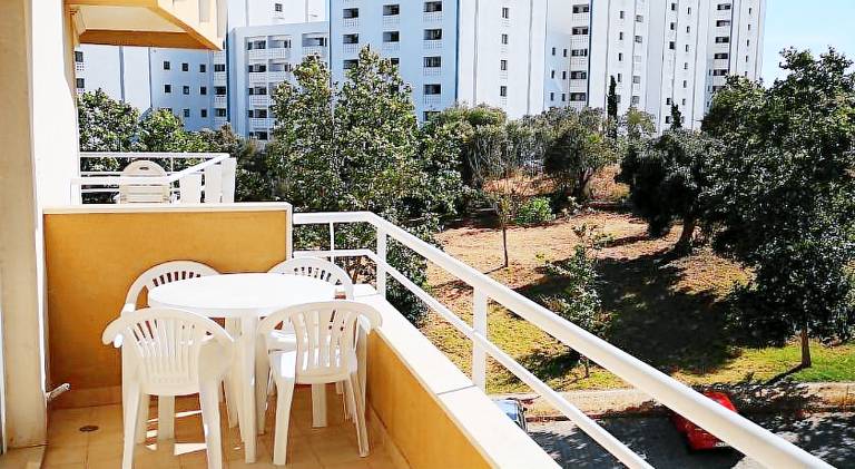 Fully equipped rental apartment with garden, pool & patio | Pets allowed — photo 4