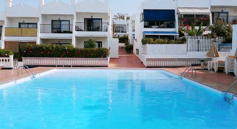 House with pool — photo 5