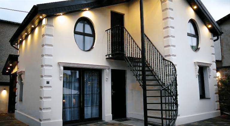 Apartment with patio, barbeque & yard — photo 4