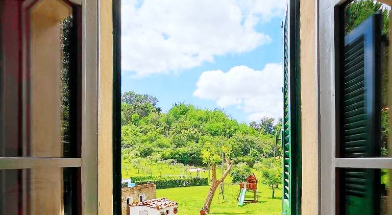 Rental apartment with garden, terrace & BBQ in Volterra