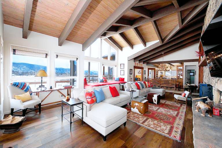Amazing Luxury Home - Views/Hot Tub/Fire Pit/Ping Pong - 3 Miles to Purg — photo 2