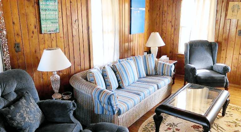 House | Pets allowed — photo 2