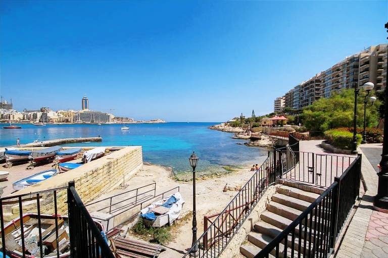 Apartment with patio & jacuzzi | Close to Lower Barrakka Gardens | Pets allowed — photo 5