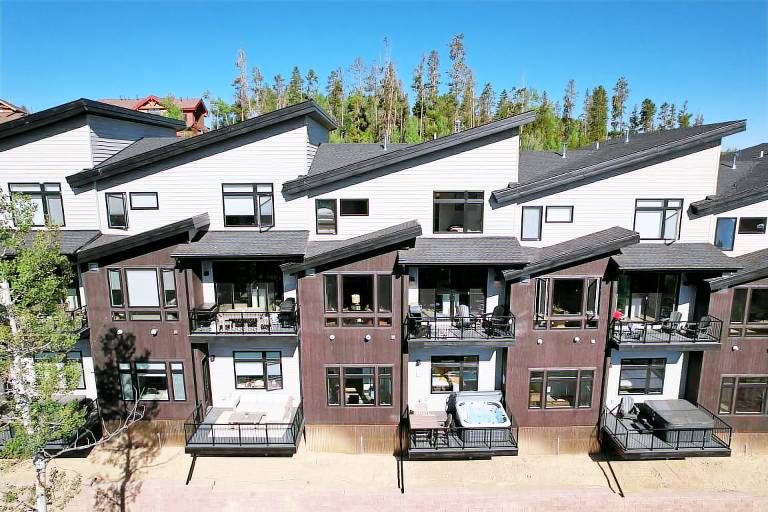 Downtown WP Chalet 411 I Private Hot Tub I Great Views I Discounted Attractions in Winter Park, CO