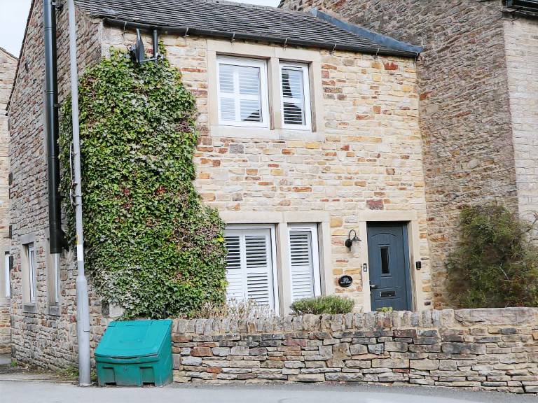 Fully equipped nice cottage with yard | Pets allowed — photo 2