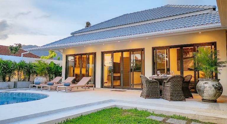 Villa with BBQ, garden & patio — photo 3