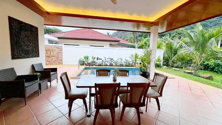 Villa with BBQ, garden & pool — photo 5