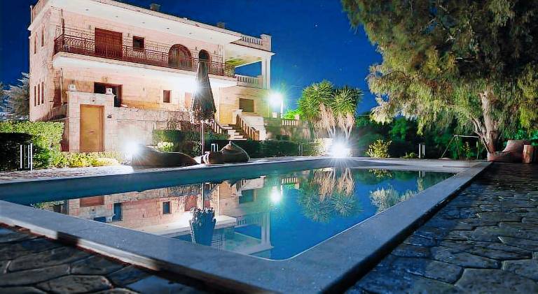 Villa with private pool, jacuzzi & yard — photo 3